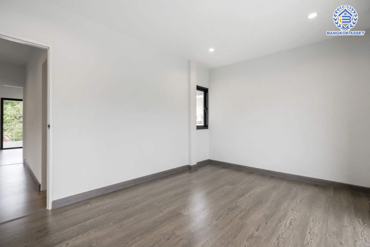 บ้านมือสองตกแต่งใหม่ ม.ศุภาลัย ออร์คิดปาร์ค2 ปิ่นเกล้า-ใกล้ถ.กาญจนาภิเษก หลังใหญ่ตกแต่งหรูหรา เนื้อที่ 85 ตร.ว. ฟังก์ชัน 4 ห้องนอน 4 ห้องน้ำ 1 ห้องแม่บ้าน จอดรถได้ 2 คัน บนทำเลเดินทางสะดวก เชื่อมต่อหลายเส้นทาง และเดอะมอลล์บางแค ทางด่วน "กาญจนาภิเษก" และรถไฟฟ้า "สถานีภาษีเจริญ"